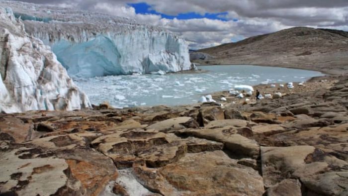 The Quelccaya Ice Cap is the second-largest area covered by glaciers in the tropics.