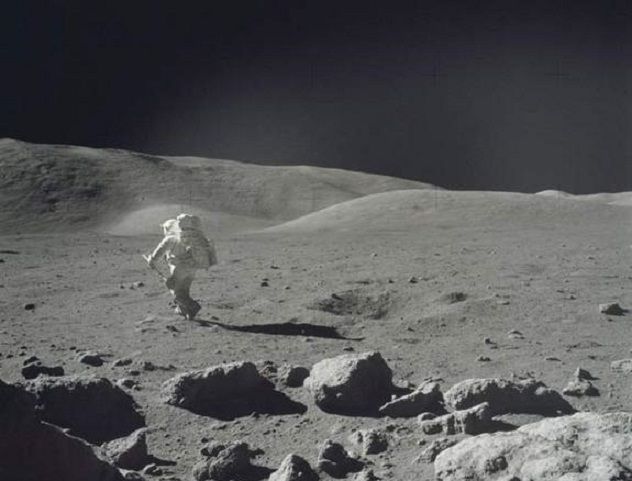 061107_lunar_walk_02