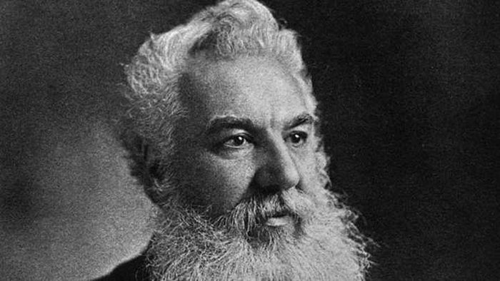 A portrait of Alexander Graham Bell. | RISCHGITZ/STRINGER/HULTON ARCHIVE/GETTY IMAGES
