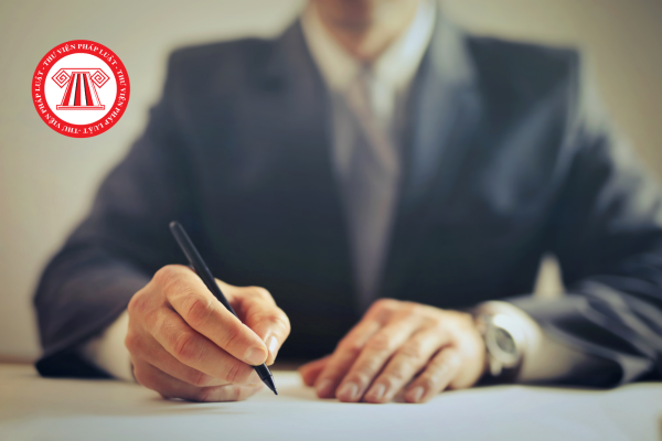 Liệu Giám đốc công ty cổ phần có nghĩa vụ ký hợp đồng lao động với công ty hay không?