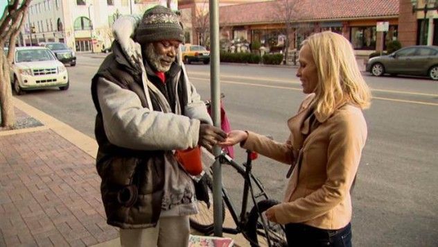 1C6061229-homelessring_hand_off.blocks_desktop_large