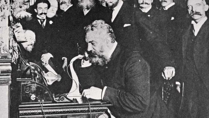 Alexander Graham Bell makes the first telephone call between New York and Chicago.