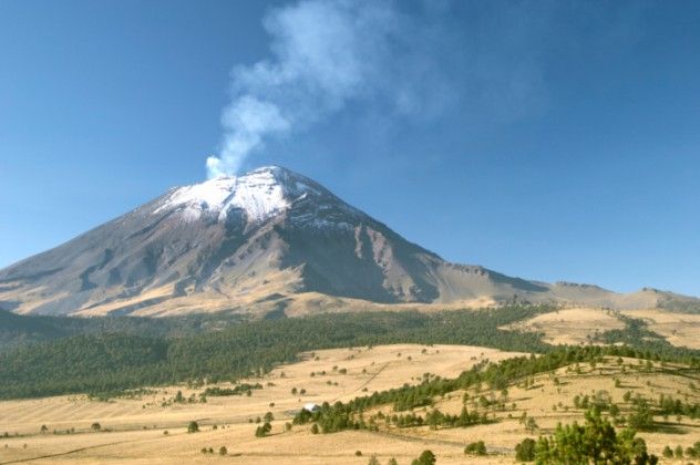 Active snow-capped Popocatepetl volcano (5,452 meters), Mexico