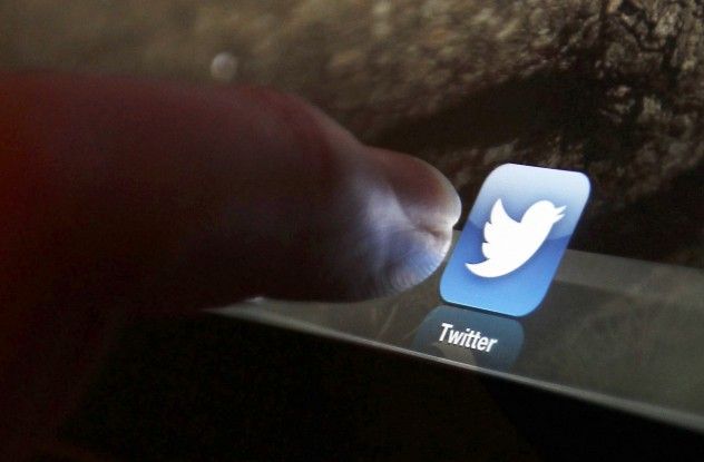 A picture illustrating the Twitter log-in icon on an iPad in Bordeaux