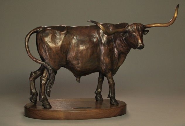 sculpt: A true master of sculpture with an incredible gift for creating lifelike art.