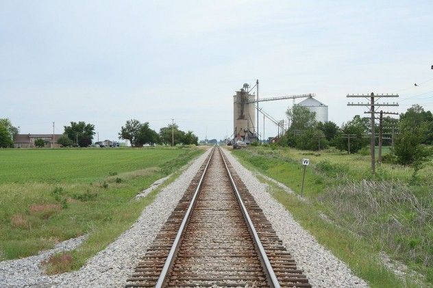 Lotus_Illinois_railroad_tracks