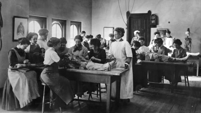 In 1911, medical students at the Women's College Hospital in Philadelphia perform dissections on human bodies.