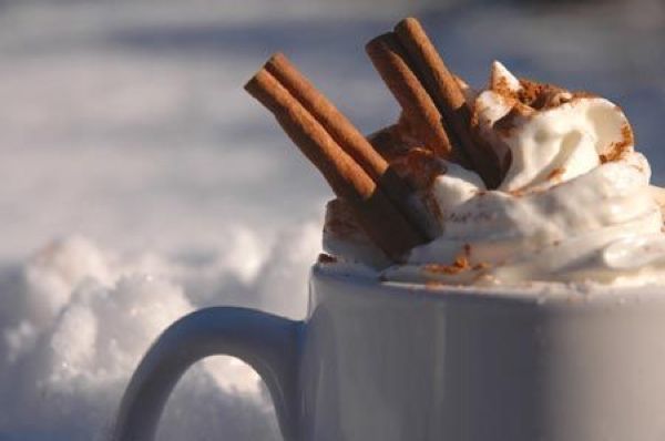 Hot-Cocoa-In-Snow
