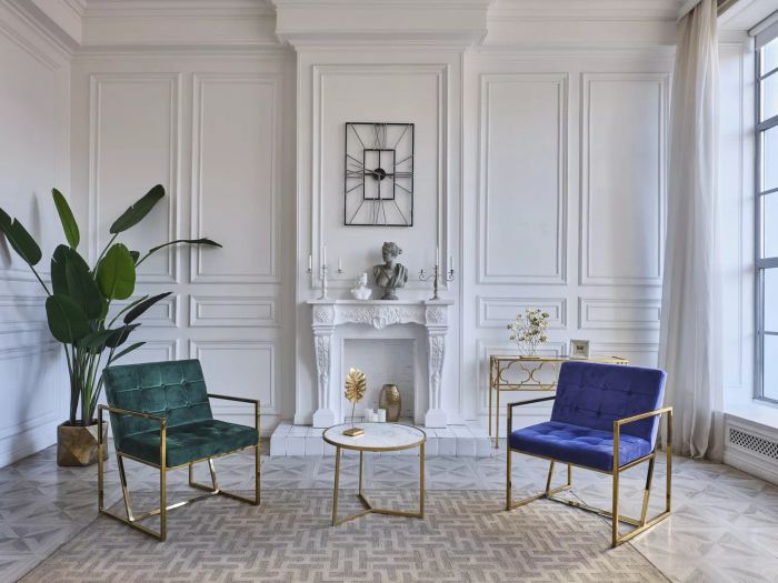 A pair of chairs
