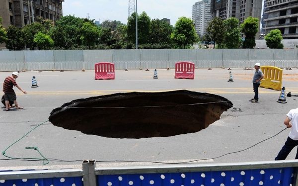 A massive sinkhole suddenly emerged on a major road in Changsha, the capital of Hunan Province in southern China. The giant hole appeared around 1 AM and swallowed a car, resulting in one fatality and three injuries.