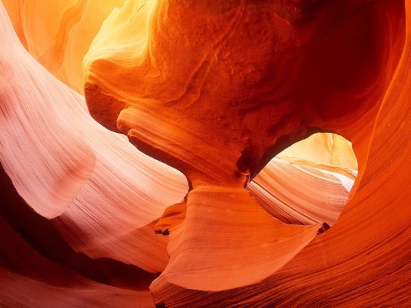 Light-And-Shadow-In-Antelope-Canyon-Arizona-1