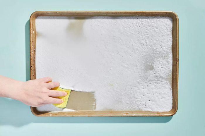 5-sponge-home-organizing-cleaning_cleaning-kitchen-how-to-restore-baking-sheets-08
