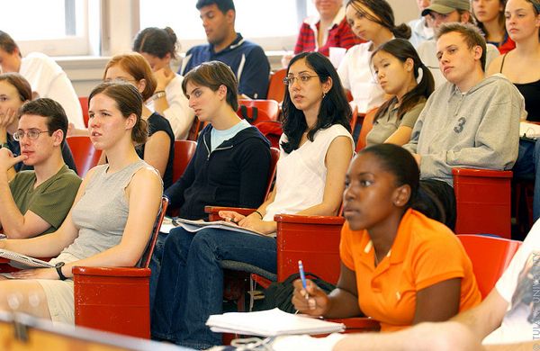 College-Students-In-Class
