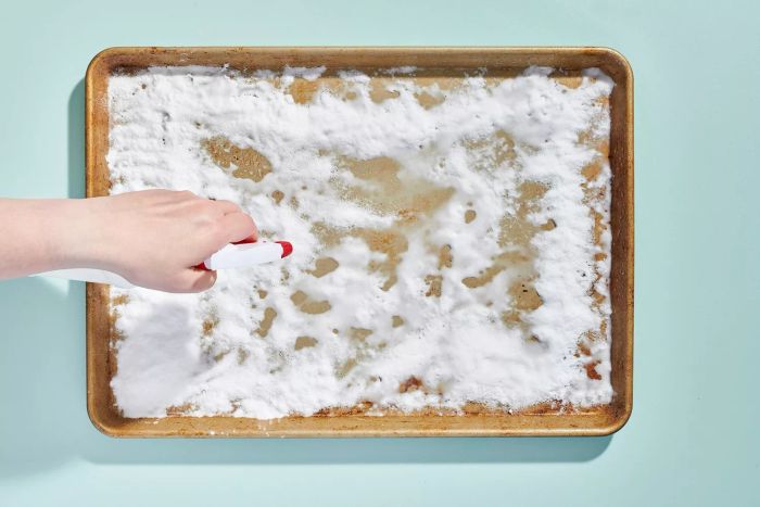 2-Spritz-hydrogen-peroxide-home-organizing-cleaning_cleaning-kitchen-how-to-restore-baking-sheets-04