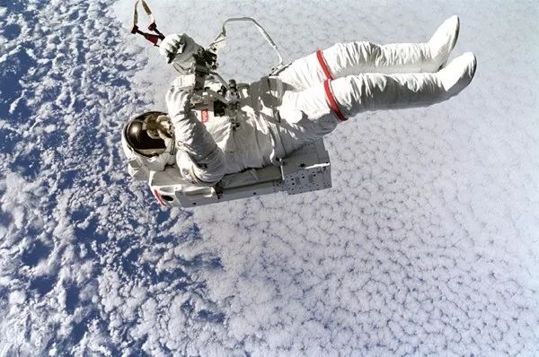 Markleefloating Nasa Gpn-2000-001056 Lg