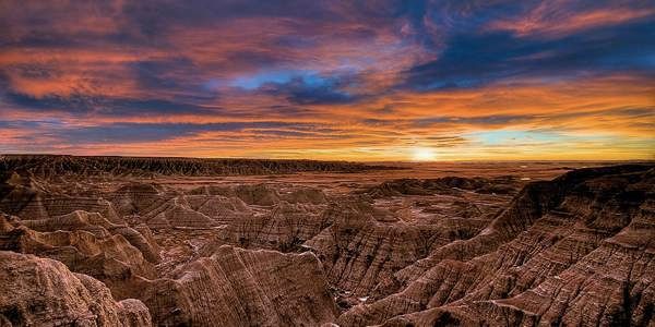 Rikkflohrbadlands-Brilliant-Sunset-Crop