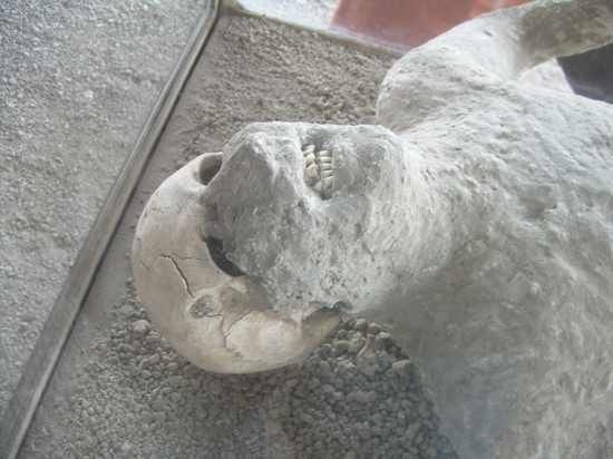 Pompeii-Ruins-1