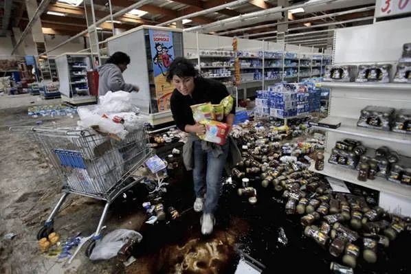 444077-Looters