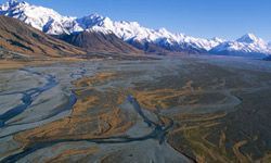 A landscape with expansive areas of silty soil.