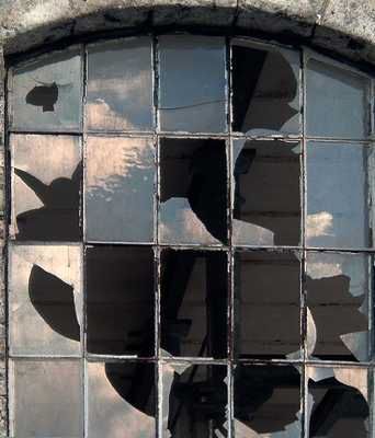 How-To-Fix-A-Broken-Window-Pane-In-A-Metal-Frame
