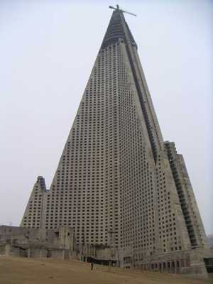Ryugyong-Hotel1