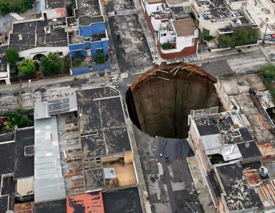 Giant-Sinkhole-Guatemala-City-Why 21263 600X450