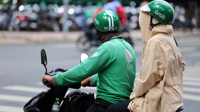 Nên chọn Grab hay Vinfast?