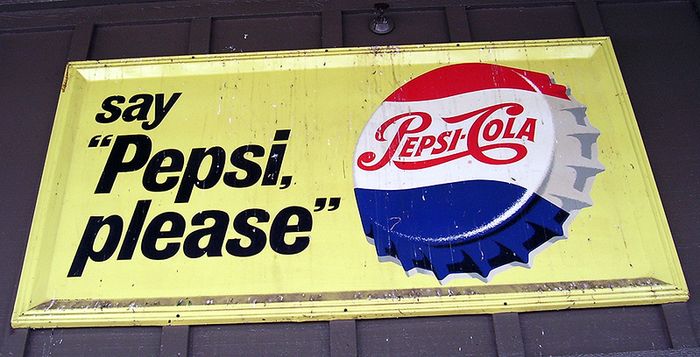 https://upload.wikimedia.org/wikipedia/commons/4/43/1950%27s_Pepsi_Please.jpg