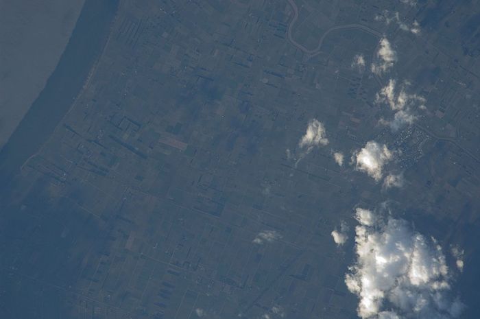 File:ISS022-E-61576 - A view of New Zealand’s North Island from space.