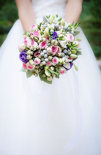File: Bride with a regal bouquet (Unsplash).jpg