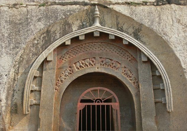 barabar-cave-entrance