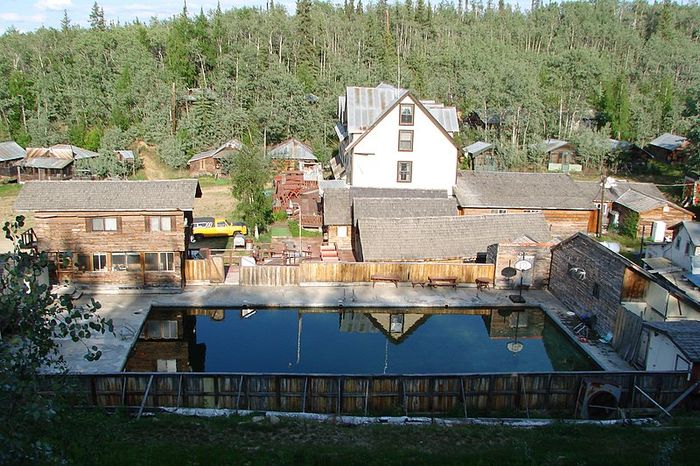 File: Arctic Circle Hot Springs Resort - panoramio.jpg