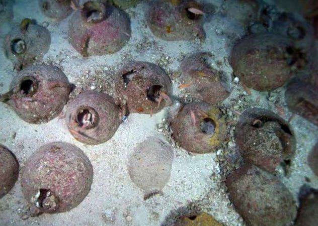 8-amphorae-shipwreck