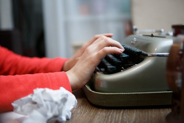 9-old-time-news-agency_79306345_SMALL