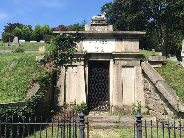 1-pool-hollywood-cemetery