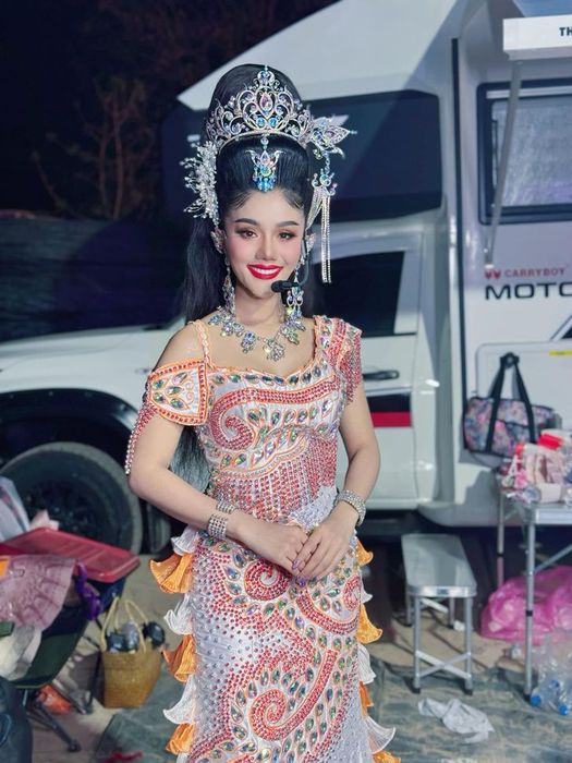 แพรวพราว แสงทอง ศิลปินหญิงที่มีผลงานมากมายในวงการหมอลำ