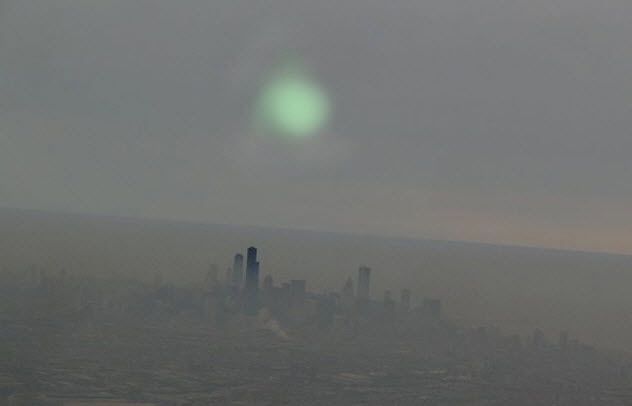 6a-smoggy-chicago-weird-light