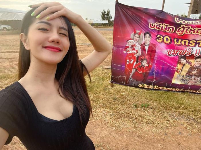 แพรวพราว แสงทอง นักร้องหมอลำที่มีชื่อเสียงและผลงานมากมายในวงการเพลงไทย