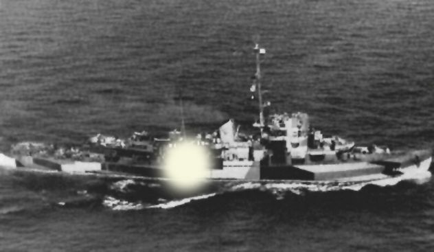 4-uss-mason-with-ufo