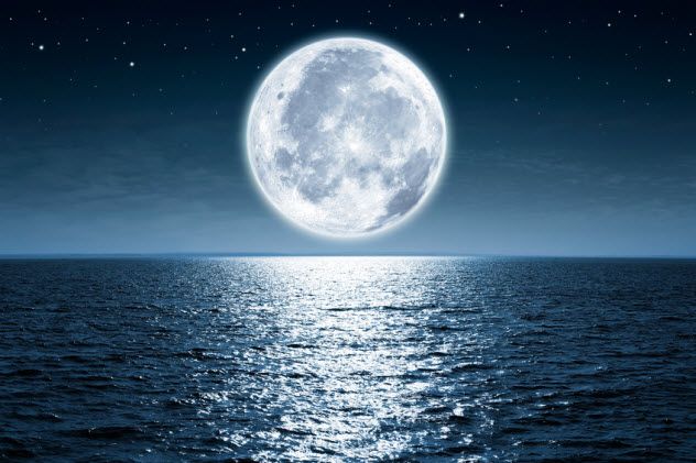 6-moon-reflection-over-water_82824995_SMALL