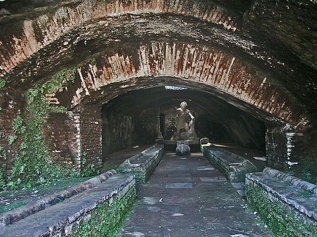 640px-Ostia_Antica_Mithraeum