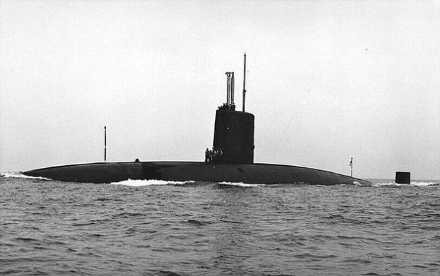 Hms_churchill_s46