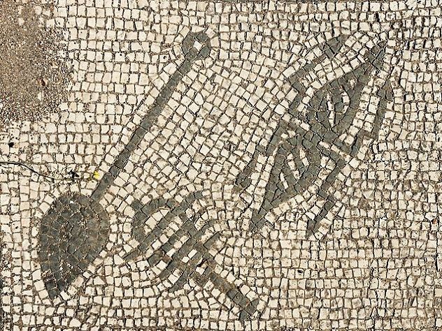 639px-4th_panel_Mitreo_di_Felicissimus_Ostia_Antica_2006-09-08