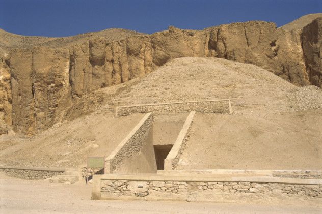 9tomb