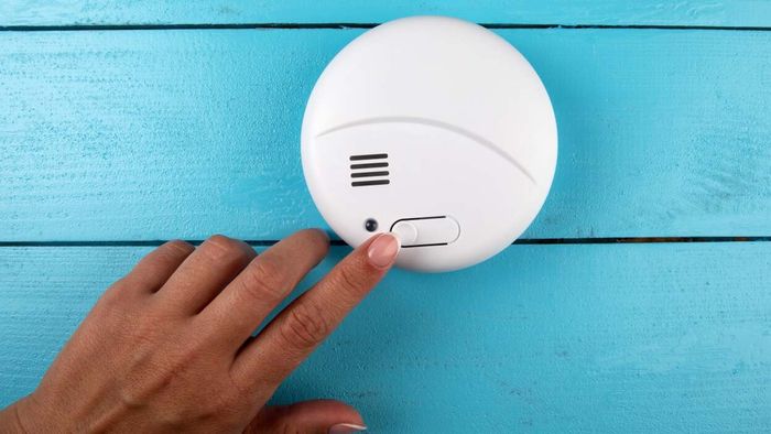 Understanding Why Your Smoke Alarm Keeps Beeping Despite New Batteries