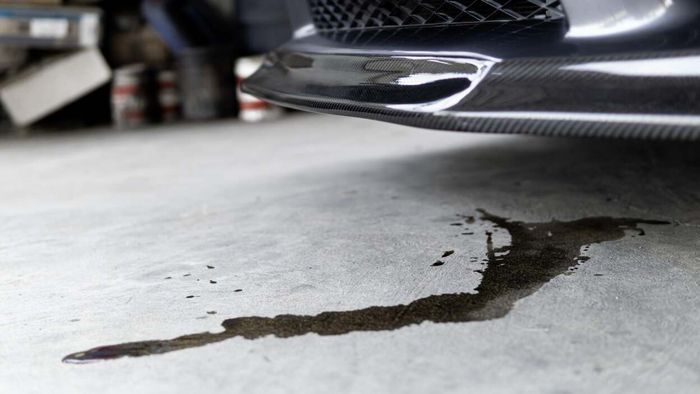 Four Proven Techniques for Eliminating Grease and Oil Stains from Concrete