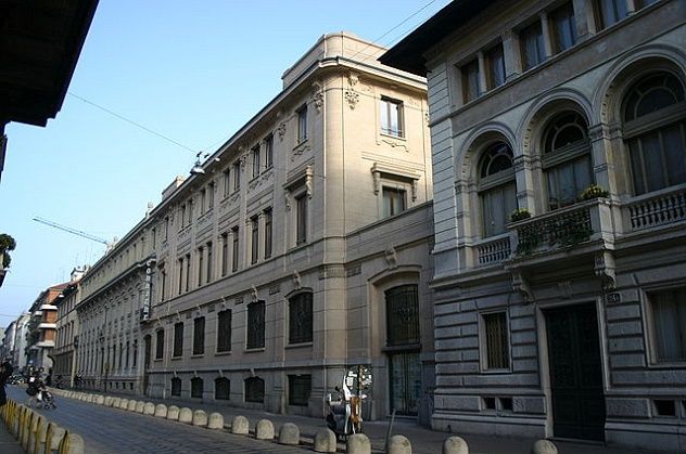 640px-IMG_4261_-_Milano_-_Sede_del_Corriere_della_Sera_in_via_Solferino_-_Foto_Giovanni_Dall'Orto_20-jan_2007