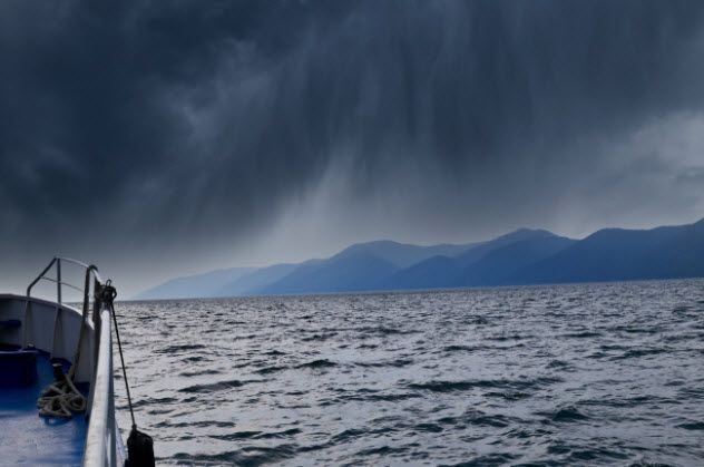 5-ship-storm_000018353967_Small