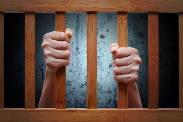 10-hands-wooden-cage_000020194298_Small