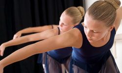 tweens in ballet class